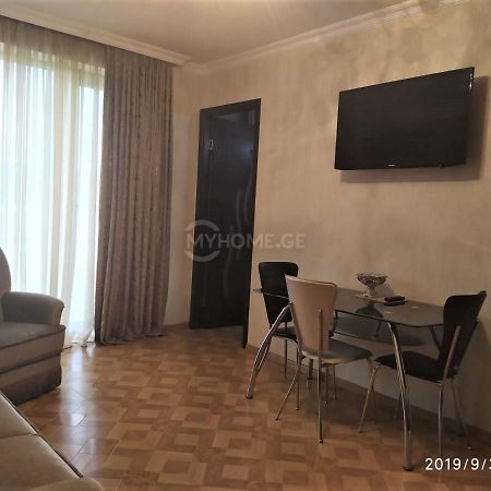 Izi'S Cozy Apartment Kutaisi Exterior photo